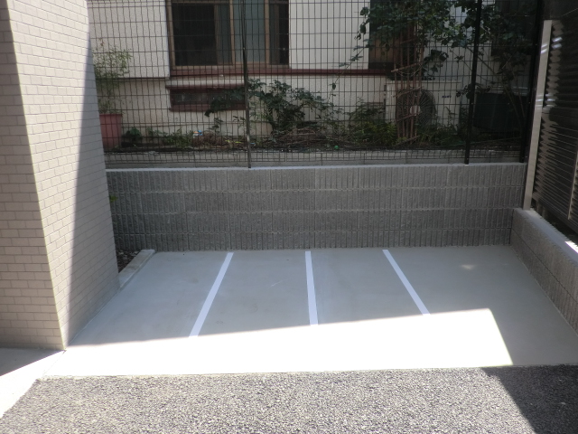 フェニックス池袋参番館 バイク置き場_1