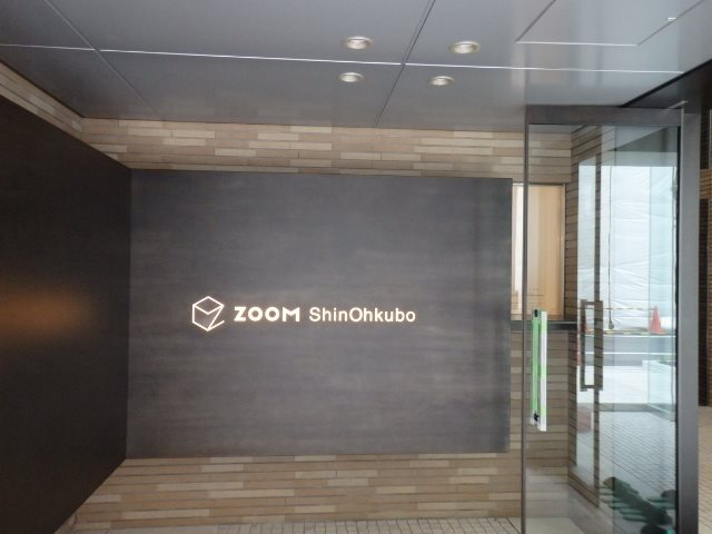 ZOOM新大久保 エントランス